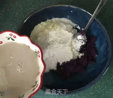 Make Potato-coloured buns step 2