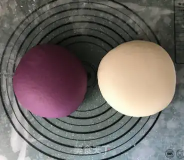 Make Potato-coloured buns step 4