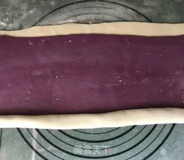Make Potato-coloured buns step 7