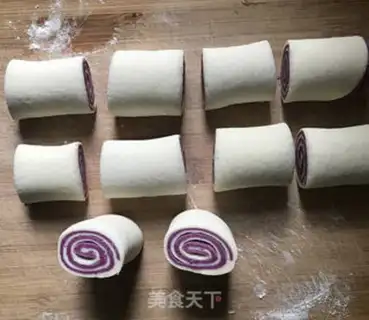 Make Potato-coloured buns step 8