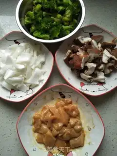 Make Chicken onions, broccoli step 3