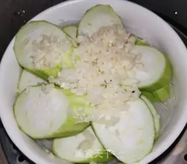 Make Garlic fan melon step 2