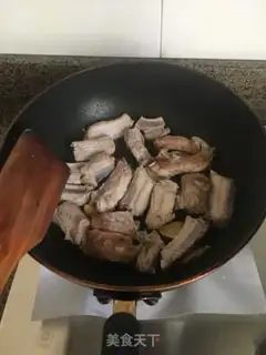 Make Pork chops and eggs step 1