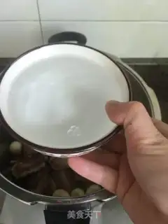 Make Pork chops and eggs step 4