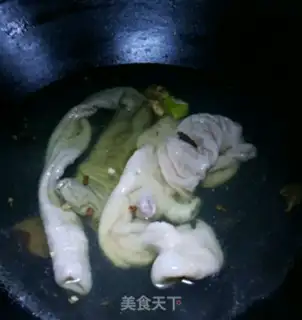 Make Pelican onion fried intestines step 0