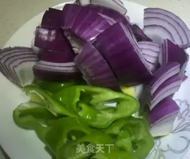 Make Pelican onion fried intestines step 1