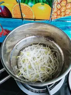 Make Green bean sprouts of wheat noodles step 5