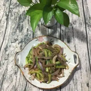 Make Onion cucumber beef step 4