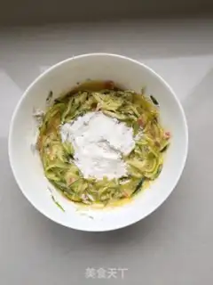 Make cucumber eggcake step 4