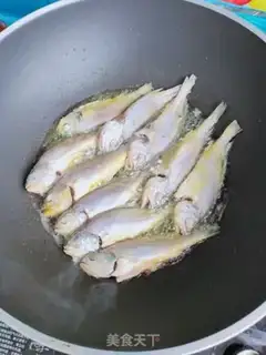 Make The yellowfish step 3
