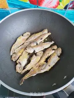 Make The yellowfish step 4