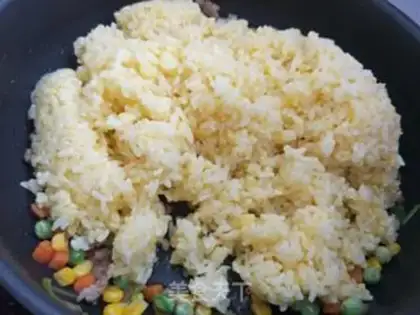 Make Soy sauce, fried rice step 4