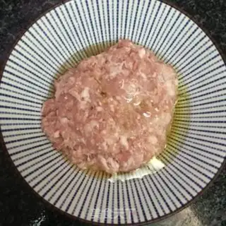 Make Garlic fried meat step 1