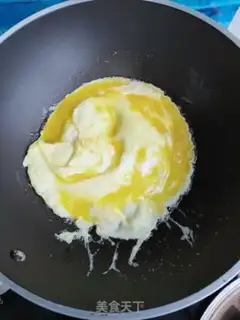 Make Fried eggs for a tomato step 4
