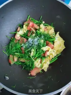 Make Fried eggs for a tomato step 7