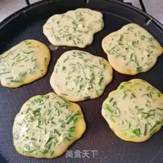 Make All-wheat onion egg pancakes step 4