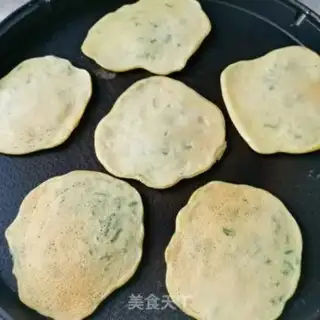 Make All-wheat onion egg pancakes step 5