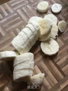 Make Banana apple yogurt shake step 1