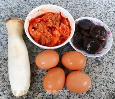 Make Two mushrooms of cabbage and fried eggs step 0