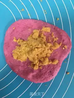 Make Polish meat pine buns step 3