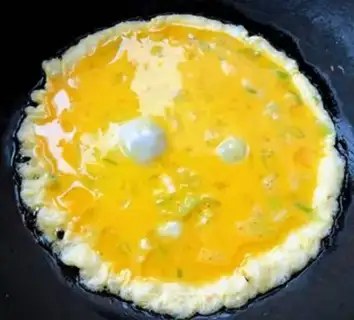 Make Two mushrooms of cabbage and fried eggs step 4
