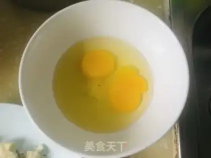 Make radish fried eggs step 1
