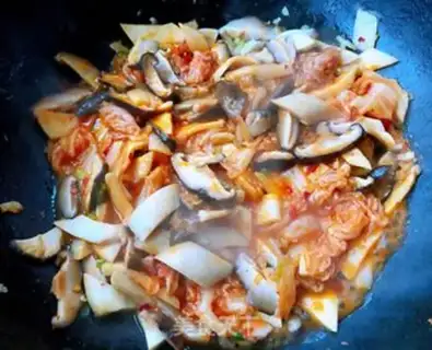 Make Two mushrooms of cabbage and fried eggs step 7
