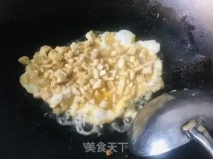 Make radish fried eggs step 6