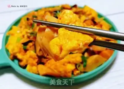 Make Two mushrooms of cabbage and fried eggs step 12