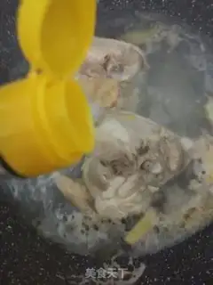 Make cucumber with chicken legs step 1