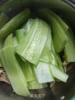 Make cucumber with chicken legs step 3