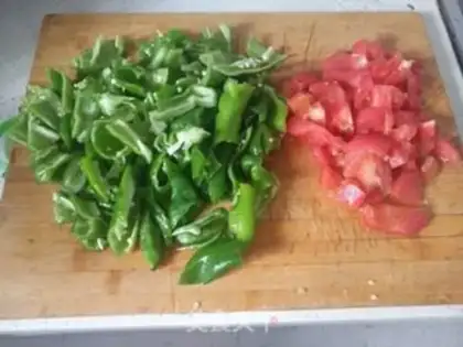 Make Xinjiang cross the oil noodles step 3