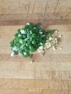 Make Xinjiang cross the oil noodles step 4