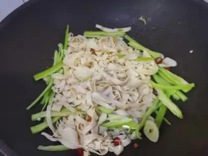 Make The peppers are fried step 6
