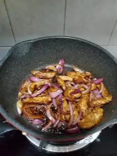 Make Onion fried pork chops step 5