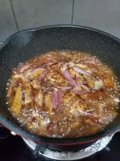 Make Onion fried pork chops step 7