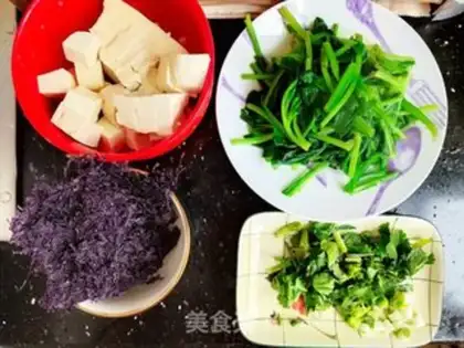 Make Spinach tofu pickle soup step 2