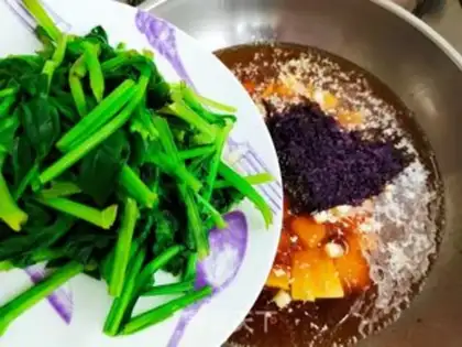 Make Spinach tofu pickle soup step 9
