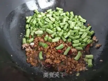 Make Meat sauce, bean horns step 6
