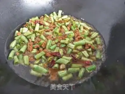 Make Meat sauce, bean horns step 7