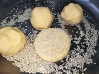 Make Pumpkin sesame rice cake step 4