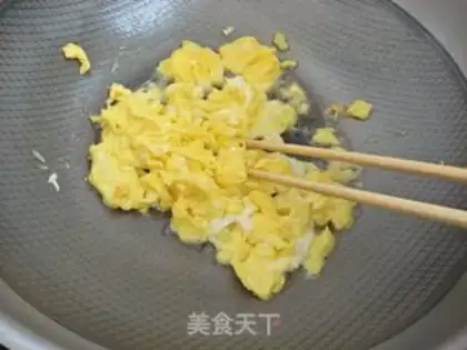 Make Tomato eggs for noodles step 2