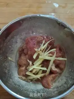 Make Tomato beef soup step 1
