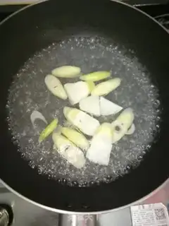 Make Spring tofu soup step 1