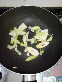 Make Spring tofu soup step 2