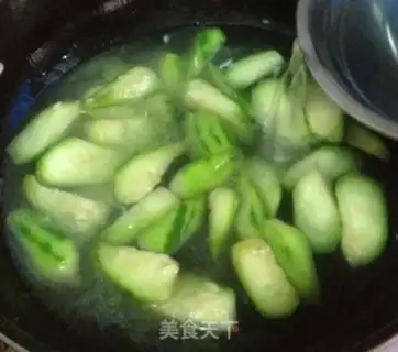 Make Smelt of gill and mushroom soup step 2