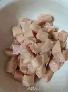 Make Yangzhou fried rice step 1