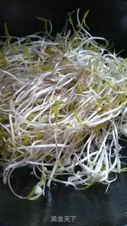 Make Garlic green bean sprouts step 2