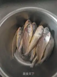 Make Fry the yellowfish step 0