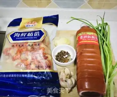 Make Spicy soup, lobster tail step 0